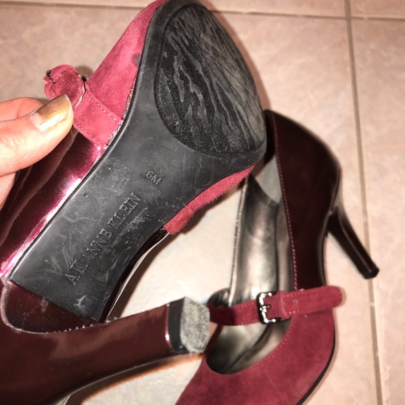 Anne Klein burgundy heeled bootie w/ buckle strap - Picture 4 of 5